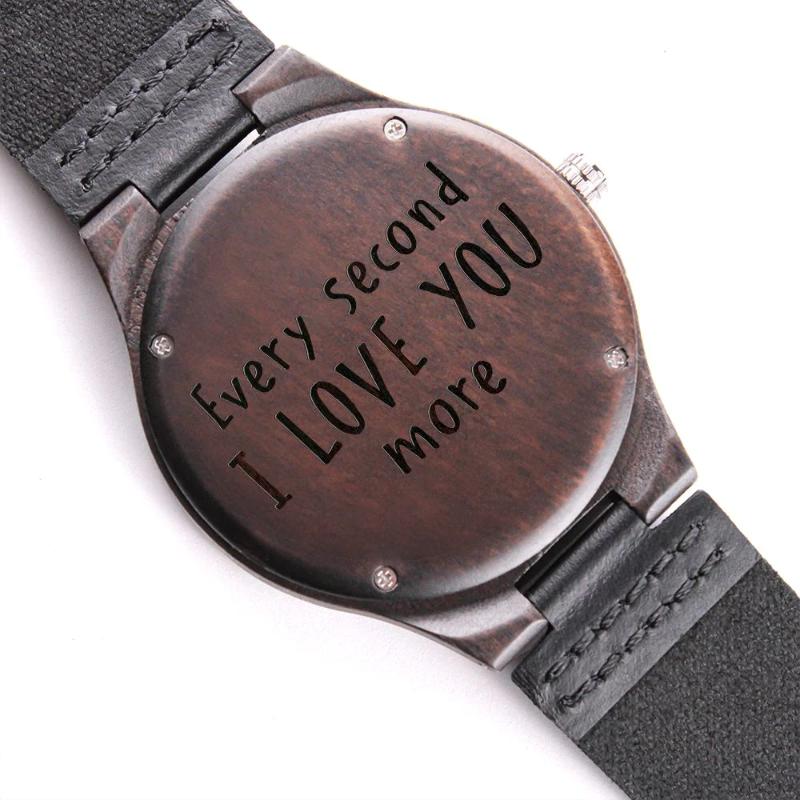 ¡Mensaje de corazón! Reloj de madera grabado