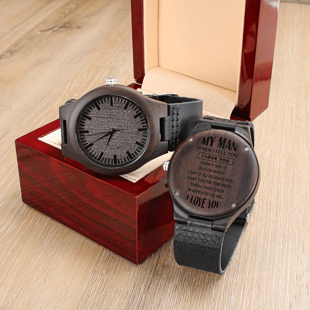 ¡Mi hombre! Reloj de madera grabado